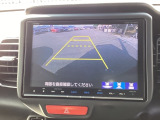 バックも安心のバックカメラ付いています。バックカメラがあると、いつでも安全にバックできますね。死角も減ります。