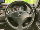握りやすいステアリングは、運転操作をスムーズに行えます。快適なドライビングをサポートします。