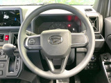 インテリアに合わせたデザインのステアリングは、運転される方のことも考え、運転しやすい形状、大きさです。是非一度、実際に触ってお確かめください。