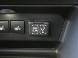 充電用USB端子付き。スマートフォンなどの充電に便利です。
