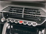 ■USB端子/シートヒーター/温度設定をしておけばいつでも快適な車内温度を維持できるオートエアコン!