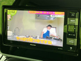 停車中には、地上デジタル放送をお楽しみいただけます。長距離移動の休憩時間に、番組をチェックしてみてはいかがでしょうか。