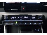 ★運転席と助手席でそれぞれお好みに合わせて温度設定が行えるフルオートエアコンです。外気温や室温、日射量を感知し、吹き出し温度、風量を緻密に制御します