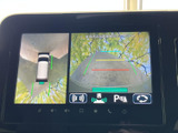 後方確認をサポートするカメラ映像で、安全な駐車をアシスト。狭い場所でも安心して運転できます。