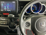 ホンダ純正メモリーナビ搭載なので、遠方へのドライブもお任せ下さい!ステアリング左手側にオーディオ関連のコントロールスイッチを配置しています。操作時は視線を逸らすことなく運転に集中できます