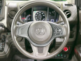 【純正革巻きステアリング】上質な革を使用することで、手にしっかり馴染みとても運転しやすいハンドルです♪