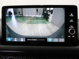 【バックカメラ】シフトを「R」の位置に入れると、自動的に画面がカメラ映像に切り替わり後方の視界をサポートする必須装備です!