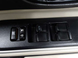 運転席はオートパワーウィンドウ☆窓の全閉全開が自動で出来るので便利ですよ♪