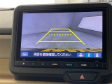 【バックモニター】後ろのカメラの映像をモニターに映し出すことができます!後方の見えない死角や、障害物との距離感をしっかり確認することができます!駐車が苦手な方におすすめです。