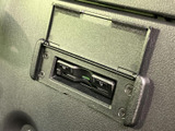 ETC車載器を搭載で、高速道路の料金所をスムーズに通過できます。スマートインターチェンジでの利用も可能です。スムーズな移動をサポートする便利な機能です。