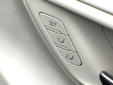 【メモリー機能付きパワーシート】ドライバーごとに設定したシート位置を記憶して、ボタン一つで切り替えできる便利な機能!運転する方が複数名いらっしゃるご家庭におすすめです♪