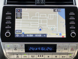 見やすい地図表示で、目的地へのナビゲーションをスムーズに行えます。渋滞情報も表示し、最適なルートを案内します。