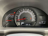 視認性の良いシンプルなメーターです。運転しやすく、取り回しの良いコンパクトカーはいかがですか?
