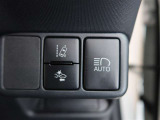 オートマチックハイビームとは、先行車や対向車のライトを認識し、ハイビームとロービームを自動で切り替える機能です。夜道の視界を確保します。詳細は販売店スタッフまでおたずねください。
