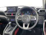 運転席まわりです。 各操作スイッチは使いやすい位置に配置されてます。