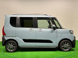 ドアは約90度に開くので荷物も積み込みやすく、乗り降りもしやすい♪ アウトドアで楽しく快適に過ごせる工夫がいっぱいです♪♪