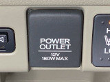 アクセサリーソケットはUSBのアダプターなどをつければ、スマホの充電にも使えます。