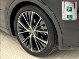 タイヤサイズは195/50R19!純正アルミホイール!残り溝は5ミリ程度!パンク修理キット搭載車!
