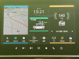 高精細な地図データで、目的地までスムーズに案内。渋滞情報もリアルタイムで確認でき、最適なルートを選択できます。
