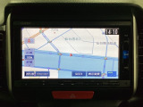 ナビゲーションはフルセグTV対応のGathers純正メモリーナビを搭載しています。Bluetoothオーディオ機能がありますので、スマートフォンなどの音楽も再生できます。