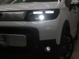 【LEDヘッドライト】悪天候や夜間走行時も良好な視界を確保し安心して運転できる高輝度LEDヘッドライトを装備!点灯速度が早く、消費電力も抑えられています!!