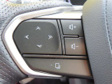 運転中、オーディオの操作をしてて、ハッとしたことはありませんか?ステアリングスイッチは、運転中でもハンドルでオーディオの操作が可能です。安全なドライブをサポートします。