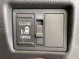 【パワースライドドア】スマートキーや運転席のスイッチでスライドドアの開閉が可能♪電動だから力を入れてドアを開ける必要が無く、小さいお子様でも、重い荷物を持っている時もラクに開け閉めできます♪
