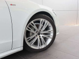 ●オシャレは足元からといいますが、車も同じく足元のエレガンスさで全体のイメージが変わります。