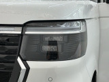 LEDヘッドライトは、点灯の瞬間から最大光量を発揮し、突然暗くなるトンネルなどでの安定感を高めます。