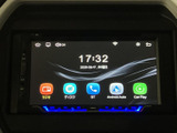 運転席からの操作がしやすい位置に配置。ラジオやCDはもちろん、Android AutoやApple CarPlayにも対応し、快適なドライブをサポートします。