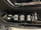 パワーウィンドウスイッチで運転席から全席の窓の開閉ができます♪