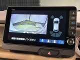 リバースギアに入れるだけで後方の表示へ切り替わります。夜間や雨の日の駐車も楽になりますよ。