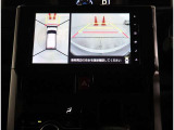 パノラミックビューモニター装備!トップビュー&フロントビュー・車両に取り付けたフロント、サイド、バックカメラの映像を合成して画面上に表示させることで、低速時の運転を補助する装置です。