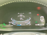 視認性の高いメーターパネルが、運転に必要な情報をわかりやすく伝えます。スポーティーなデザインで、運転への集中力を高めます。デジタル表示も魅力です。