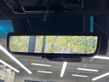 【デジタルインナーミラー】後席の大きな荷物や同乗者で後方が確認しづらい時でも安心!カメラが撮影した車両後方の映像をルームミラー内に表示。クリアな視界で状況の確認が可能です!