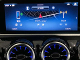 新しくなったセンターコンソールはスマートフォンを操作するような感覚でナビから車両の設定までが可能です。
