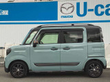 純正アルミで全体的にデザインがまとまっています。車も人も、オシャレはまずは足元からですね。