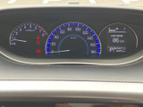 視認性の高いメーター類が、運転に必要な情報を的確に伝えます。運転状況を把握しやすく、安全運転に貢献します。
