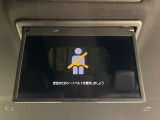 【14型有機ELフリップダウン】三列目からでも迫力のエンタメが観れる大画面フリップダウン。有機ELのモニターでは、一般的なフリップダウンよりも高コントラストでキレイな映像を楽しめます。