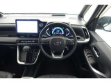 スポーティームード溢れる運転席周りですね。 クイックなドライビングに対応できるよな運転席回りになっています。 ドライブがますます楽しくなりますね!