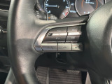 ステアリングにオーディオ操作スイッチが付いています。オーディオ画面に直接タッチしなくても操作が出来ますので、運転に集中できます。