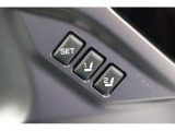 運転席のシートポジションを2か所記憶させることがシートメモリー機能が付いております。ボタンを押すと設定したシートポジションに自動で動きます♪