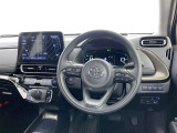 運転席まわりです。 各操作スイッチは使いやすい位置に配置されてます。