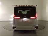 ワイド&ロースタンスのリヤビュー!エアロスタイルらしいアグレッシブな印象!歴代モデルで追求してきた室内空間の最大化と力強いハコ(箱)らしさを継承深化しています!