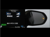 隣車線を走る車両をレーダーで検知し、ドアミラーでは確認しにくい後側方エリアに存在する車両に加え、急接近してくる車両も検知します。車両を検知するとドアミラーに搭載されたLEDインジケーターが点灯します。