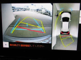パノラミックビューモニター付きです。車両を上から見たような映像をディスプレイオーディオ画面に表示、運転席からの目線だけでは見にくい、車両周辺の状況をリアルタイムでしっかり確認できます。