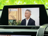 高精細な画面で、様々な情報を確認できます。動画コンテンツも鮮やかに映し出し、車内時間をより楽しく演出します。