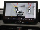 パノラミックビューモニター装備!サイドクリアランスビュー/コーナリングビュー・車両に取り付けたフロント、サイド、バックカメラの映像を合成して画面上に表示させ、車両をうしろ上空から見たような映像を表示。