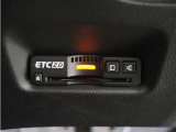 ◆ETC2.0装着◆進化したドライブ体験。料金収受システムだけだったETCが生まれ変わって、高速道路を賢く使うETC2.0に進化しました。多彩な情報サービスが便利で快適なドライブ体験を提供します。