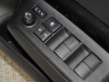電動格納式ドアミラー・パワーウインドウを装備しています。